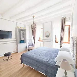 Via Vittoria Quattro Appartamento
